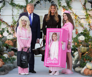 Cukierek albo psikus! Trump zaskoczył pod Białym Domem