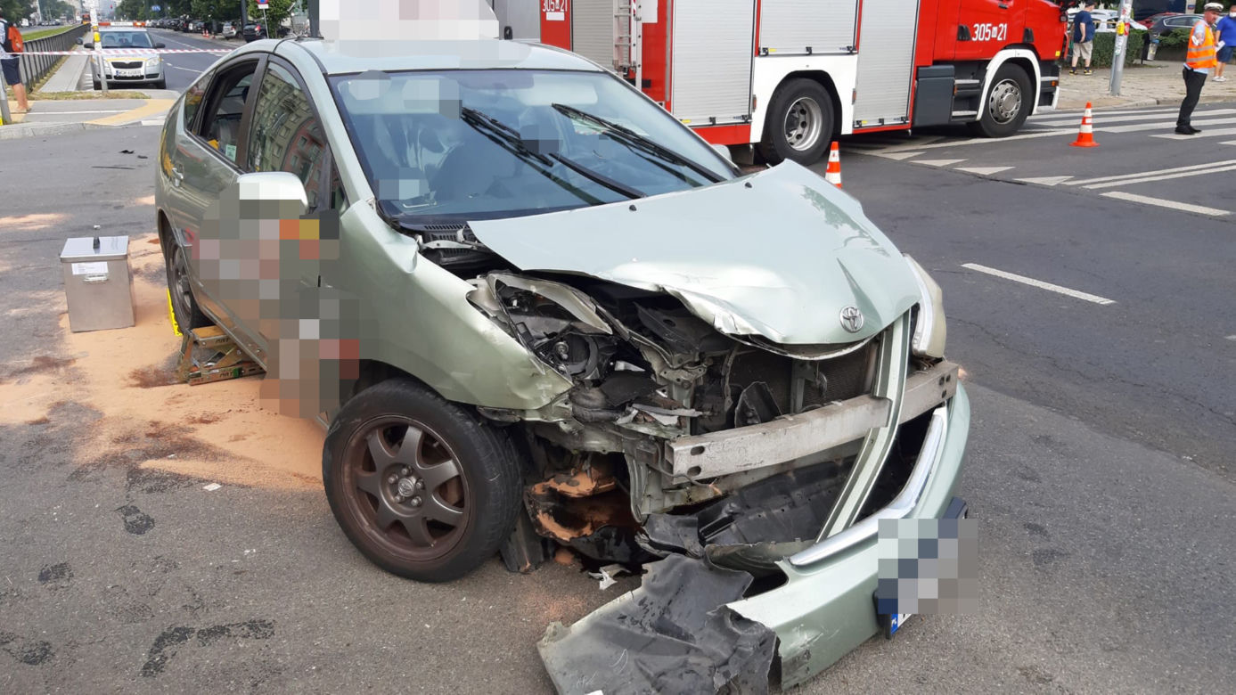 Pijany taksówkarz wiózł kobietę i dziecko