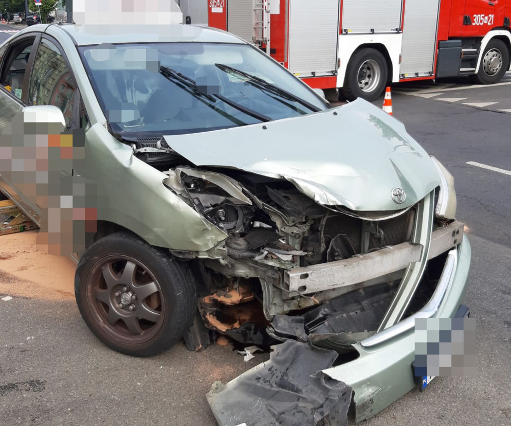 Pijany taksówkarz wiózł kobietę i dziecko
