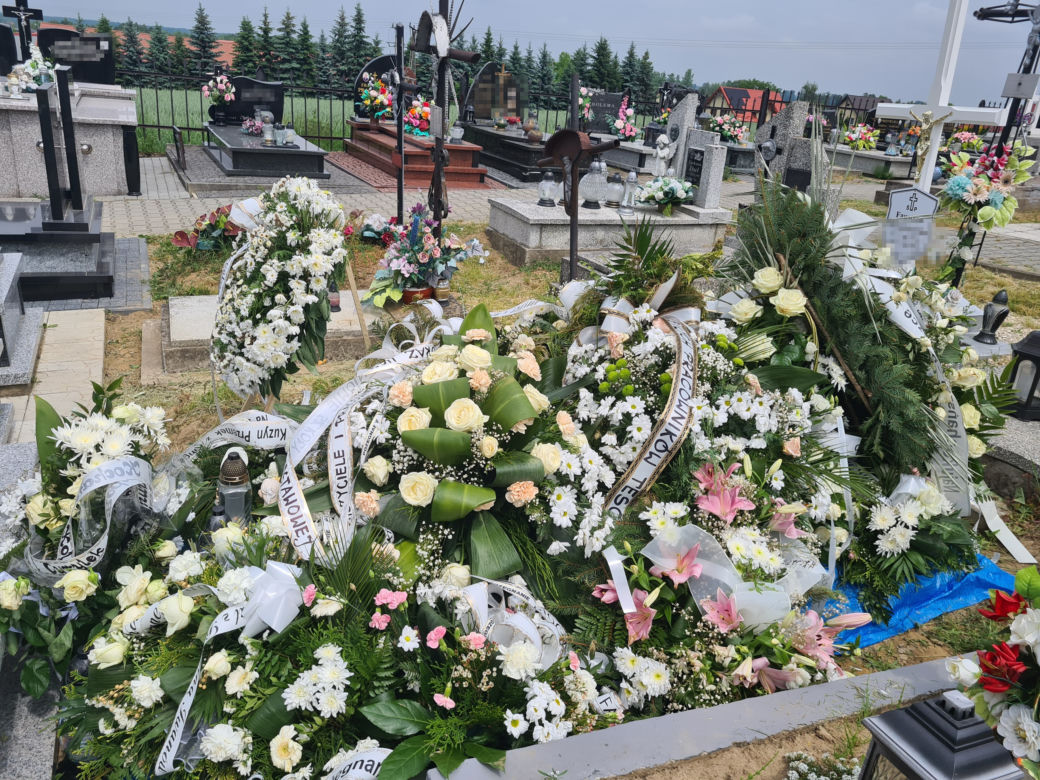 Kozodrza. Grób Faustynki tonie w morzu kwiatów [GALERIA]