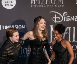Angelina Jolie, Shiloh i Zahara na premierze filmu Czarownica 2