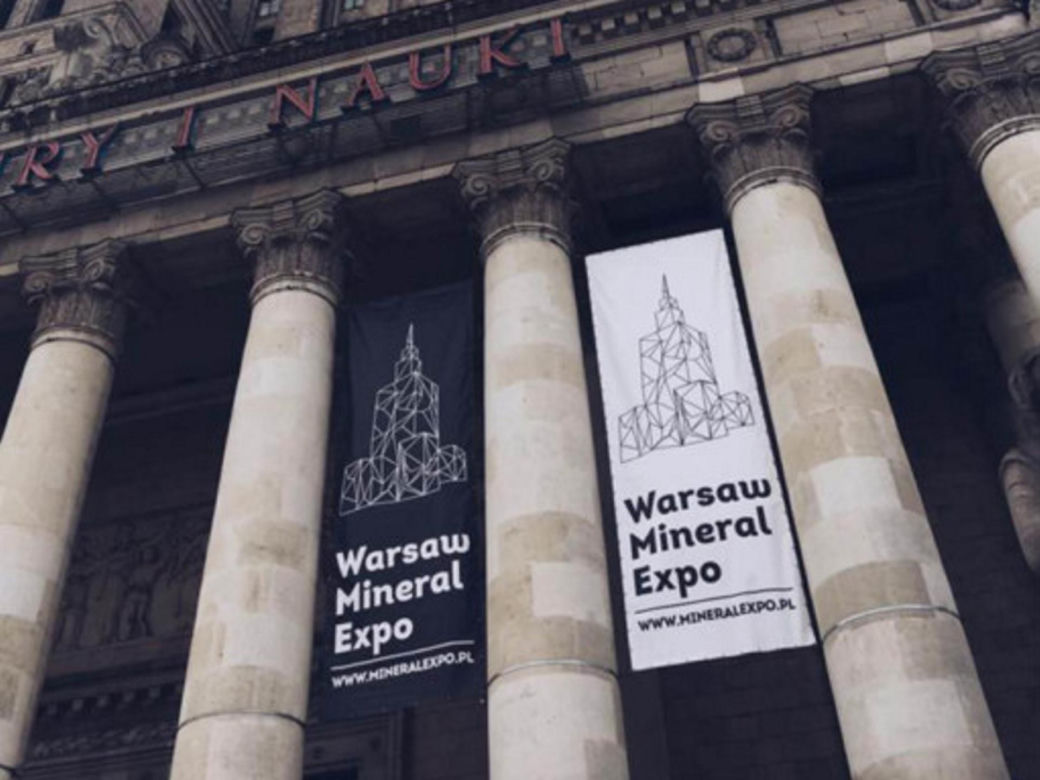 Mineral Expo w Pałacu Kultury ze szkieletem ichtiozaura