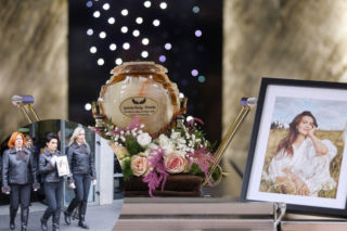 Poruszające sceny na pogrzebie Agnieszki Maciąg. Tak gwiazdy i bliscy żegnali modelkę