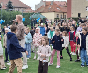 Zmodernizowane boisko przy Szkole Podstawowej Sióstr Nazaretanek w Kaliszu już otwarte
