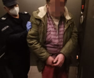 Kopnęli moją Lady, więc ich pociąłem. Krwawa akcja w mieszkaniu na Powązkowskiej