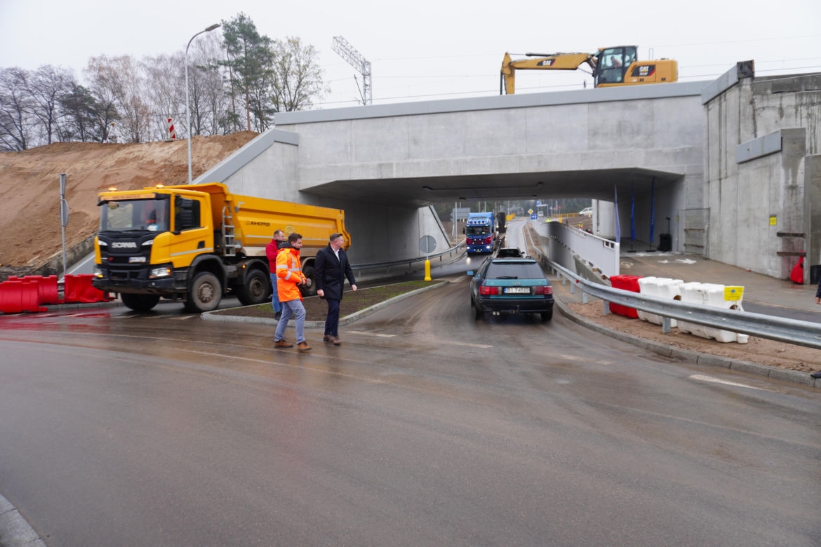 Wielkie otwarcie tunelu pod torami w Niewodnicy Kościelnej. Tak przebiegają prace w ramach Rail Baltica [ZDJĘCIA]