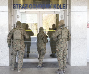 Warszawa. Wojsko na stacjach kolejowych