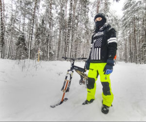 Genialny wynalazek! Na Śląsku powstał rower z silnikiem i... płozą. Można nim jeździć po śniegu [ZDJĘCIA, WIDEO]