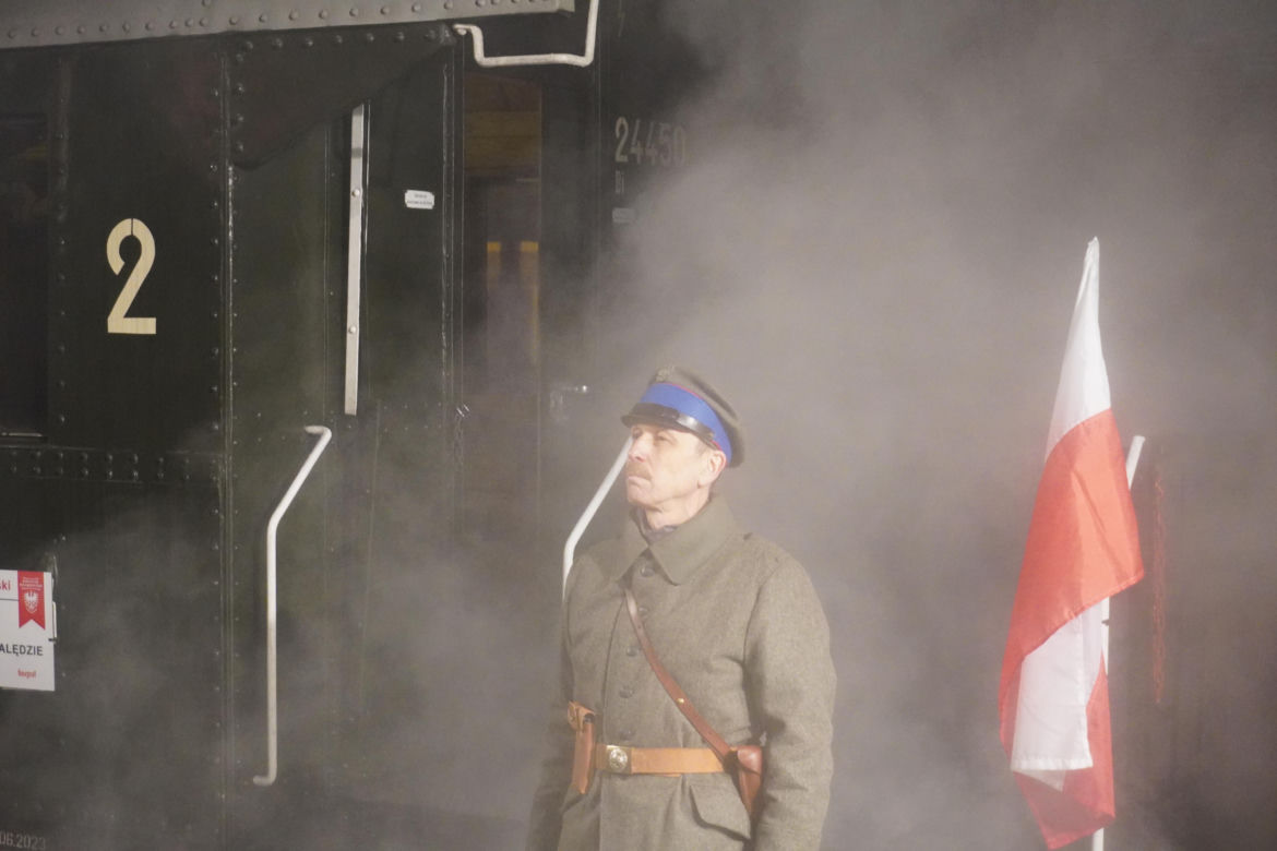 Inscenizacja przyjazdu Ignacego Paderewskiego do Poznania w przeddzień rocznicy wybuchu Powstania Wielkopolskiego