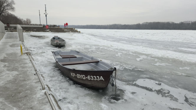 Wisła stanęła pod lodem. Zimowy spektakl w Starym Fordonie zachwyca, ale i ostrzega