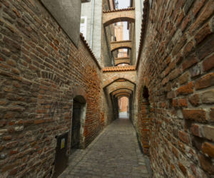 Najpiękniejsza uliczka w woj. warmińsko-mazurskim. Otwiera się tylko na kilka godzin