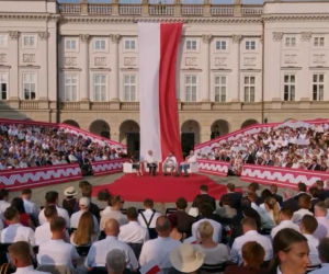 Dorota Gawryluk na debacie przed Pałacem Prezydenckim