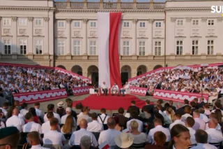 Dorota Gawryluk na debacie przed Pałacem Prezydenckim