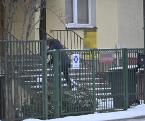 Kuzyn Kaczyńskiego dba o krewnego i odśnieża schody