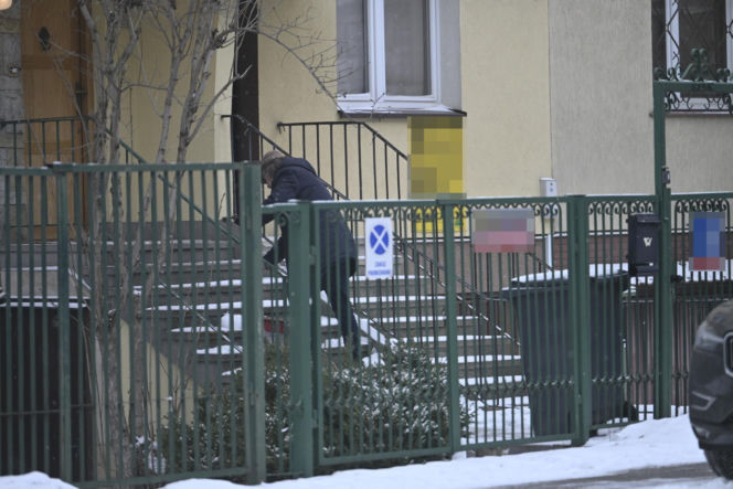 Kuzyn Kaczyńskiego dba o krewnego i odśnieża schody