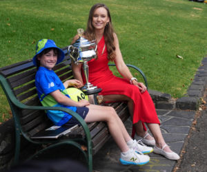 Jelena Rybakina z pucharem mistrzyni Australian Open