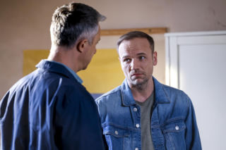 Pierwsza miłość, odcinek 4189: Janek zdruzgotany po śmierci informatorki! Czy uda mu się uratować Pawła i wrócić do Polski?