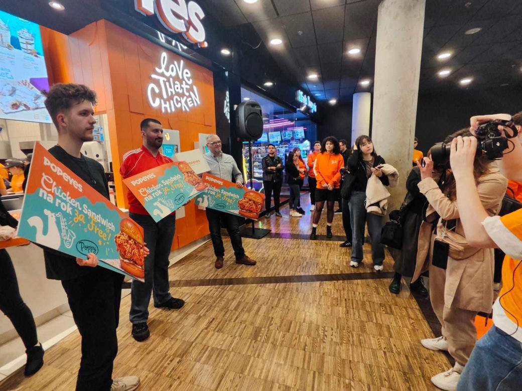 Popeyes w Katowicach już otwarte. Wydano sto pierwszych kanapek