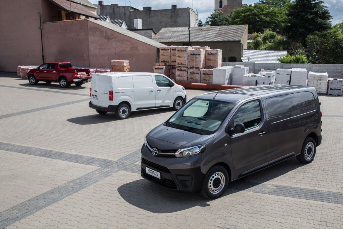 Toyota Proace Furgon, Toyota Hilux