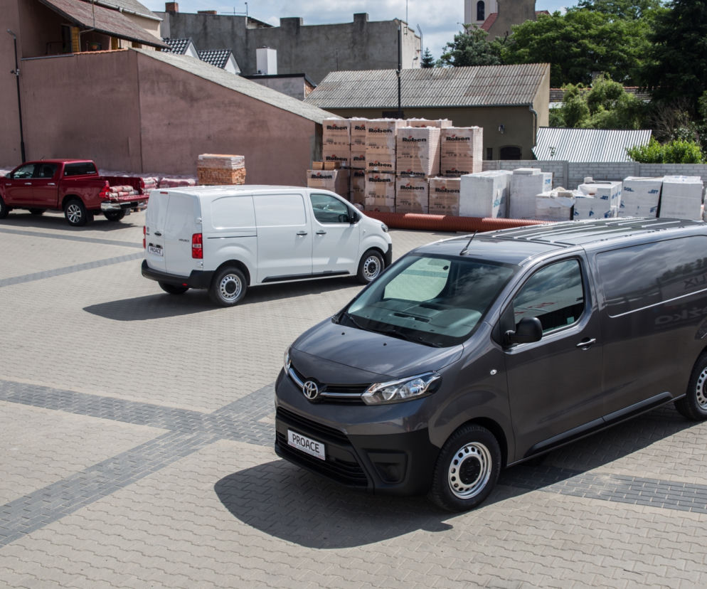 Toyota Proace Furgon, Toyota Hilux
