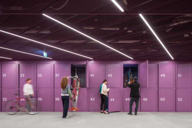 Parking rowerowy pod Placem Poczdamskim w Berlinie