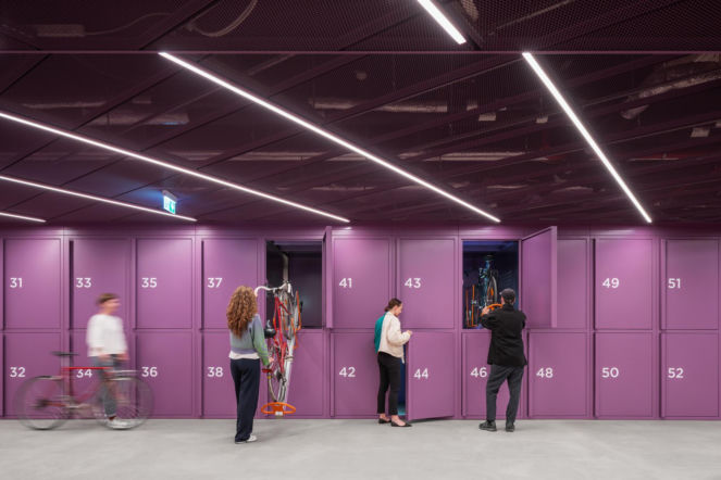 Parking rowerowy pod Placem Poczdamskim w Berlinie