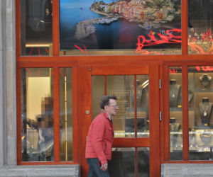 Paweł Wilczak szuka złota w w lombardzie