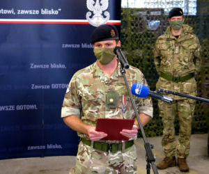 Białystok. Brytyjski oficer mjr Luke Dodington otrzymał Srebrny Medal Wojska Polskiego