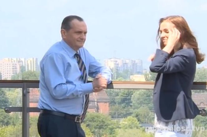 M jak miłość. Monika (Anna Wendzikowska), Górecki (Wojciech Wysocki)