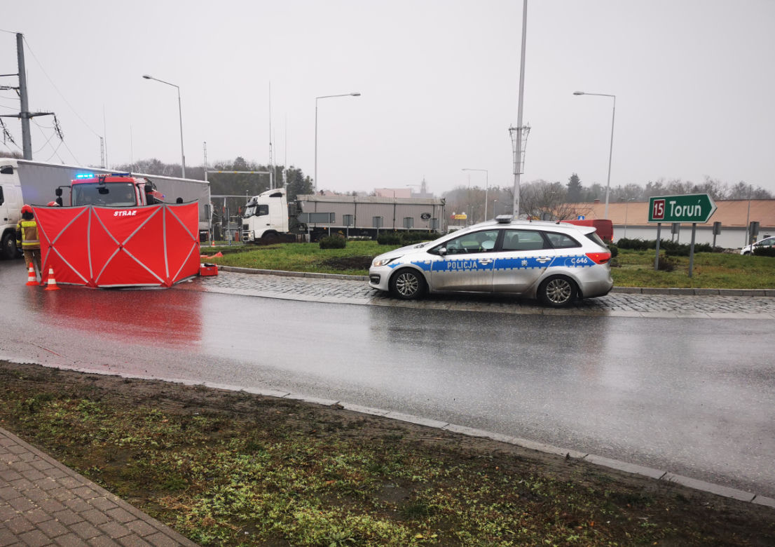 Koszmarny wypadek na DK15 w Brodnicy! Piesza przeciągnięta pod ciężarówką