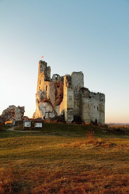 Zamek w Mirowie - zdjęcia. Zobacz średniowieczny zamek ze szlaku Orlich Gniazd