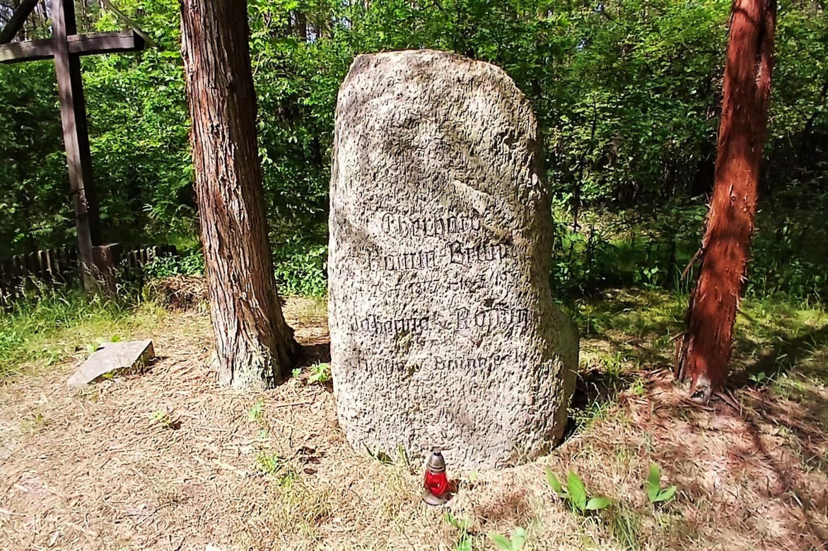 Leśny cmentarz rodu von Ramin