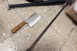 Akcja policji w Lublinie. Mężczyzna ruszył na nich z tasakiem