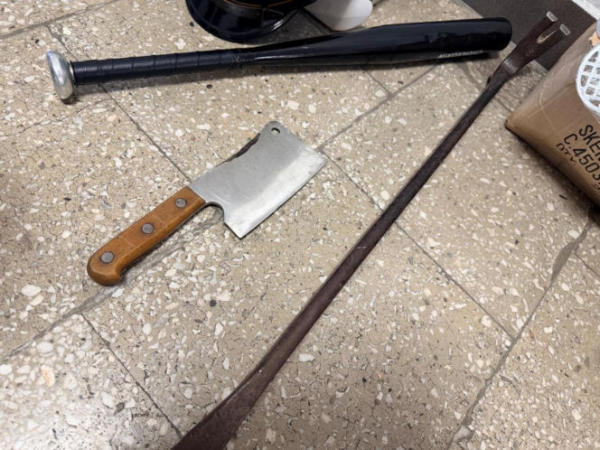 Akcja policji w Lublinie. Mężczyzna ruszył na nich z tasakiem