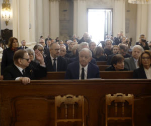 Monika Olejnik na pogrzebie senatora Piesiewicza. Towarzyszył jej ukochany