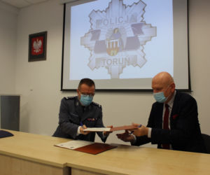 Porozumienie toruńskiej policji z Urzędem Miasta. Prezydent i komendant podpisali umowę