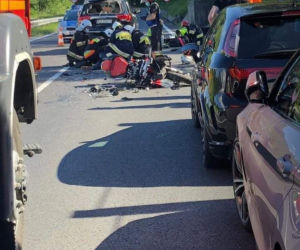Śląskie: Stracił tatę w koszmarnym wypadku. Jego mama Monika walczy o życie 