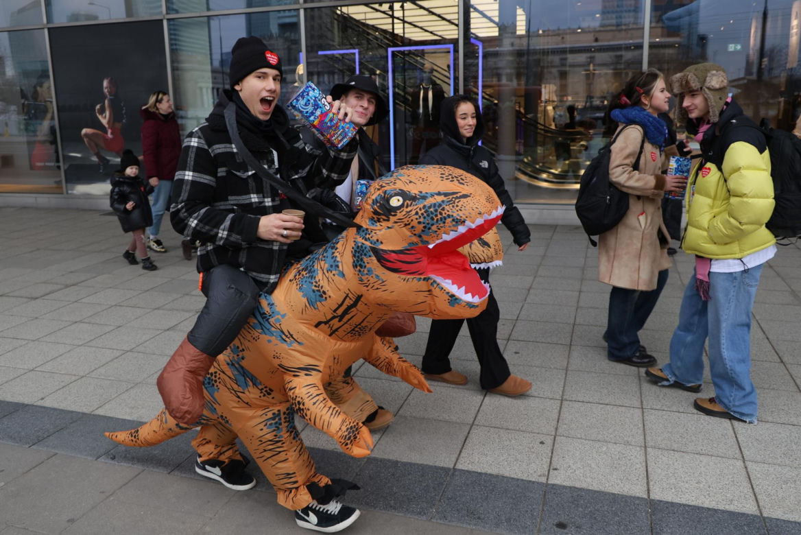 Warszawa. Wolontariusze WOŚP w centrum Warszawy