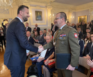 Wręczenie Krzyża Wielkiego Orderu Zasługi RP rodzicom Michaela Ollisa w Waszyngtonie, DC