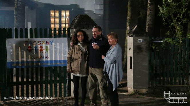 Barwy szczęścia odc. 1331. Zenek Grzelak (Jan Pęczek), Basia (Sławomira Łozińska), Sara (Dominika Kimaty)