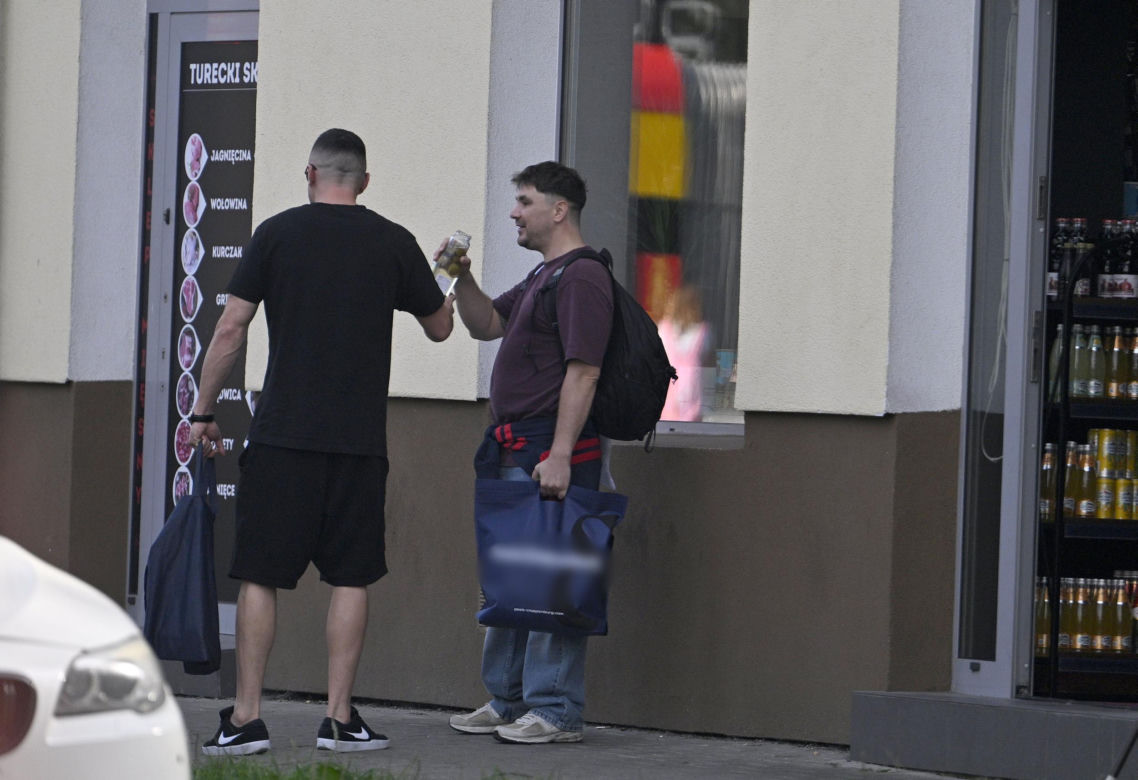 Daniel Martyniuk ładnie się bawi w Warszawie. Mamy fotki