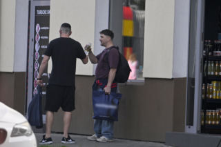 Daniel Martyniuk ładnie się bawi w Warszawie. Mamy fotki