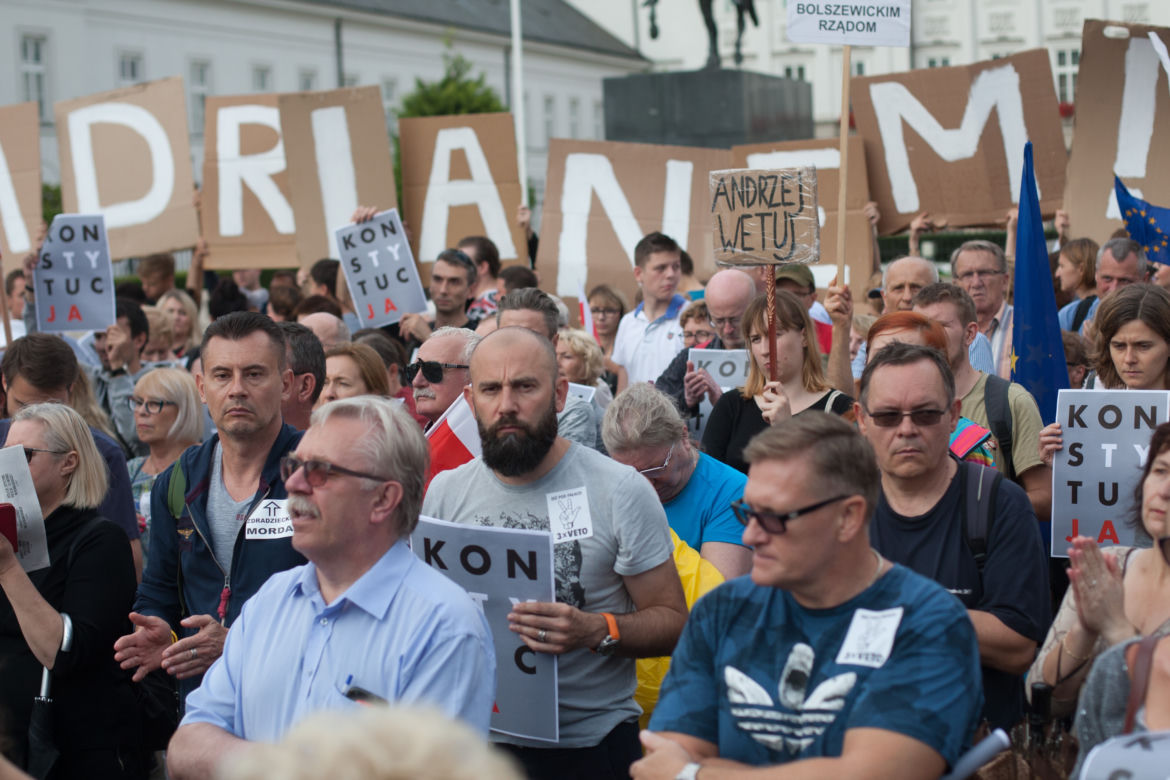 Wojna o sądy. Protesty w Polsce