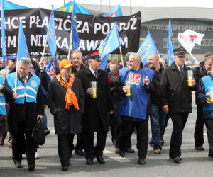 WARSZAWA: Protest KOLEJARZY przed Kancelarią Premiera - ZDJĘCIA