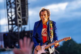 Ronnie Wood świętuje swoje 50-lecie w The Rolling Stones za sprawą... obrazów. Limitowane dzieła można kupić!
