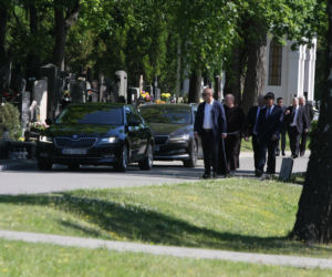 Modlitwa prezesa pod bronią