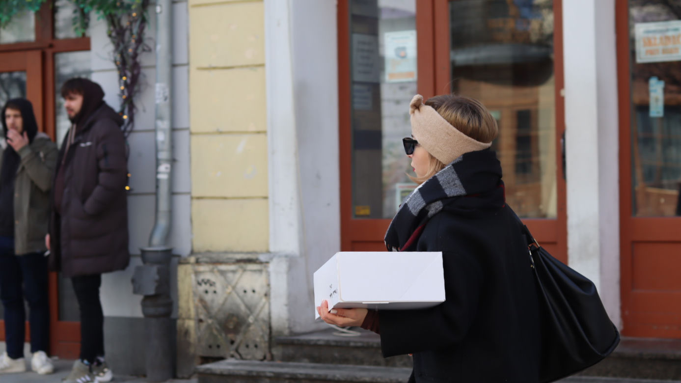 Na lubelskich ulicach król jest tylko jeden! Mieszkańcy zajadają się pączkami! [GALERIA]