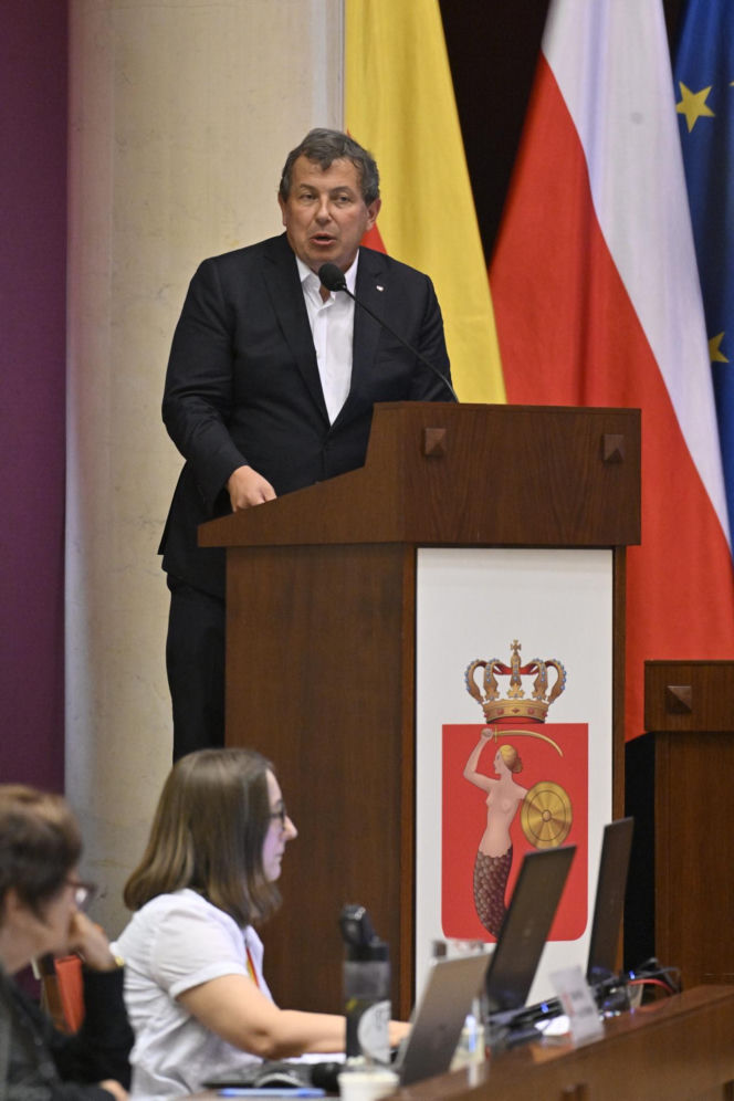 Wotum zaufania i absolutorium dla prezydenta Rafała Trzaskowskiego