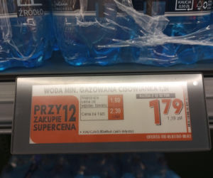 Zapłacisz więcej za zakupy? Biedronka i Lidl doliczają kaucję bez ostrzeżenia!
