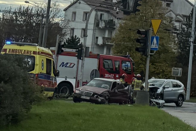 Wjechał na czerwonym i staranował hondę. Pół Lublina stanęło w korkach!